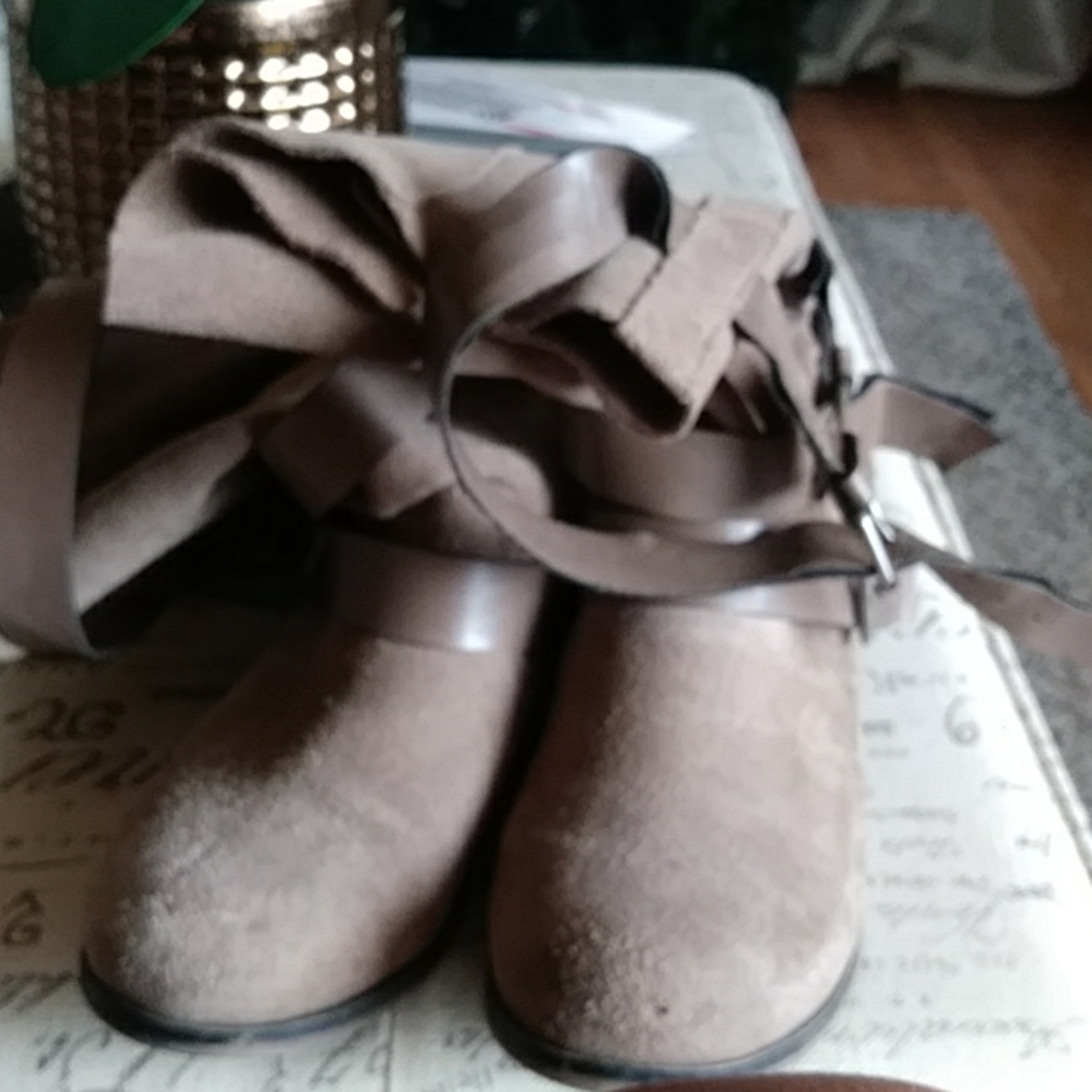 Steve Madden Multi Strap Suede Boots